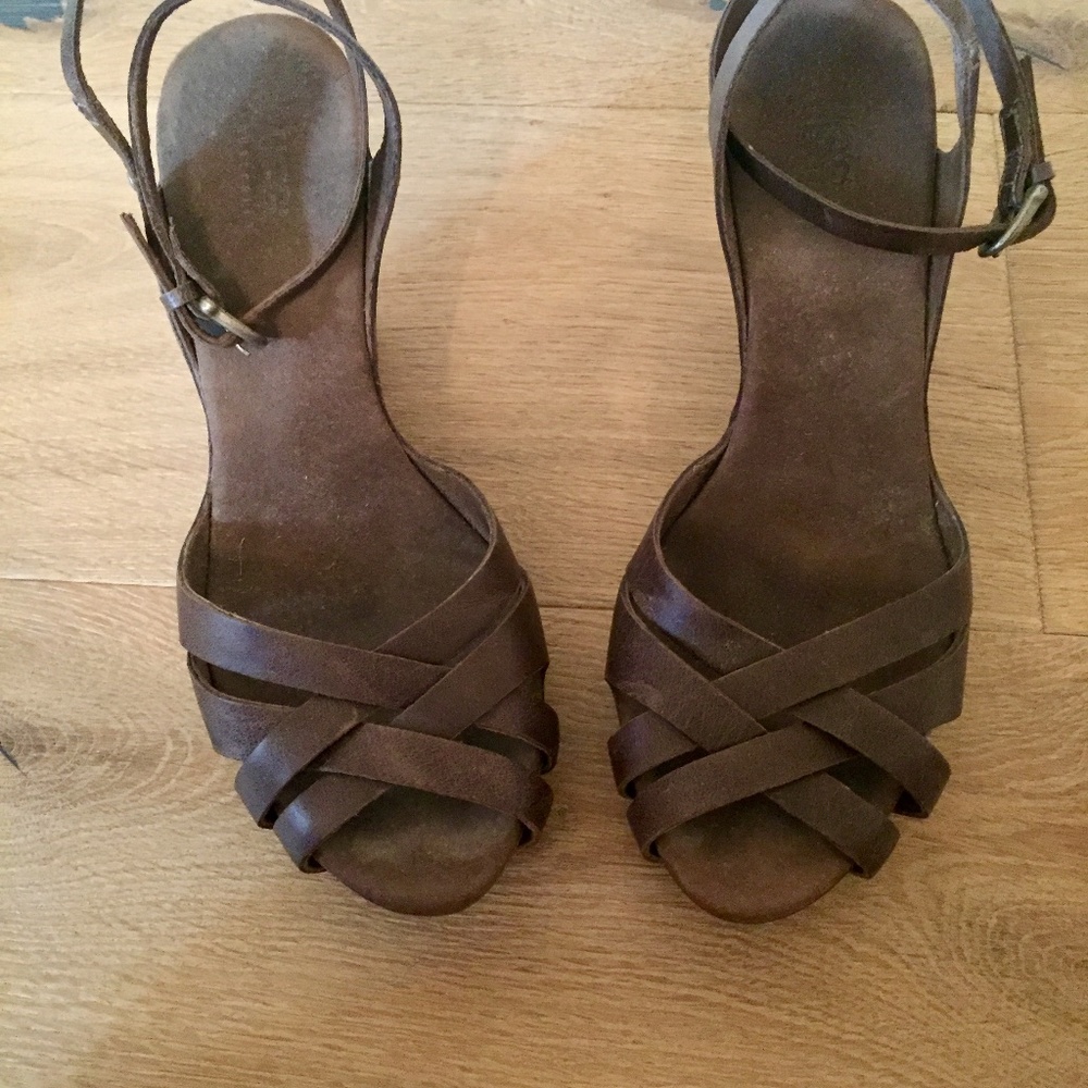 Uggs Ladies Wedge Strappy Sandal